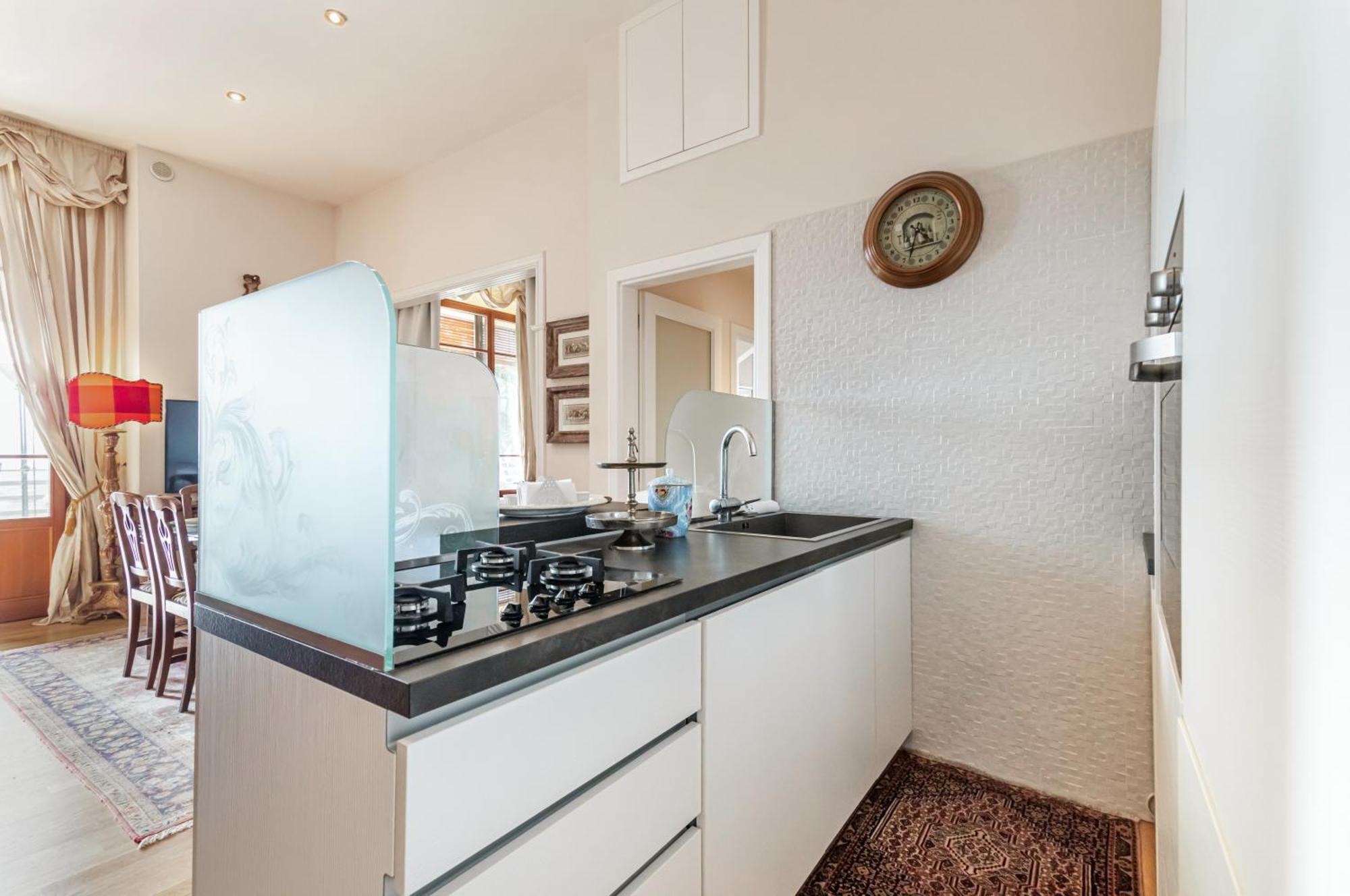 Porta Tufi Luxury Apartment With Private Parking! 锡耶纳 外观 照片