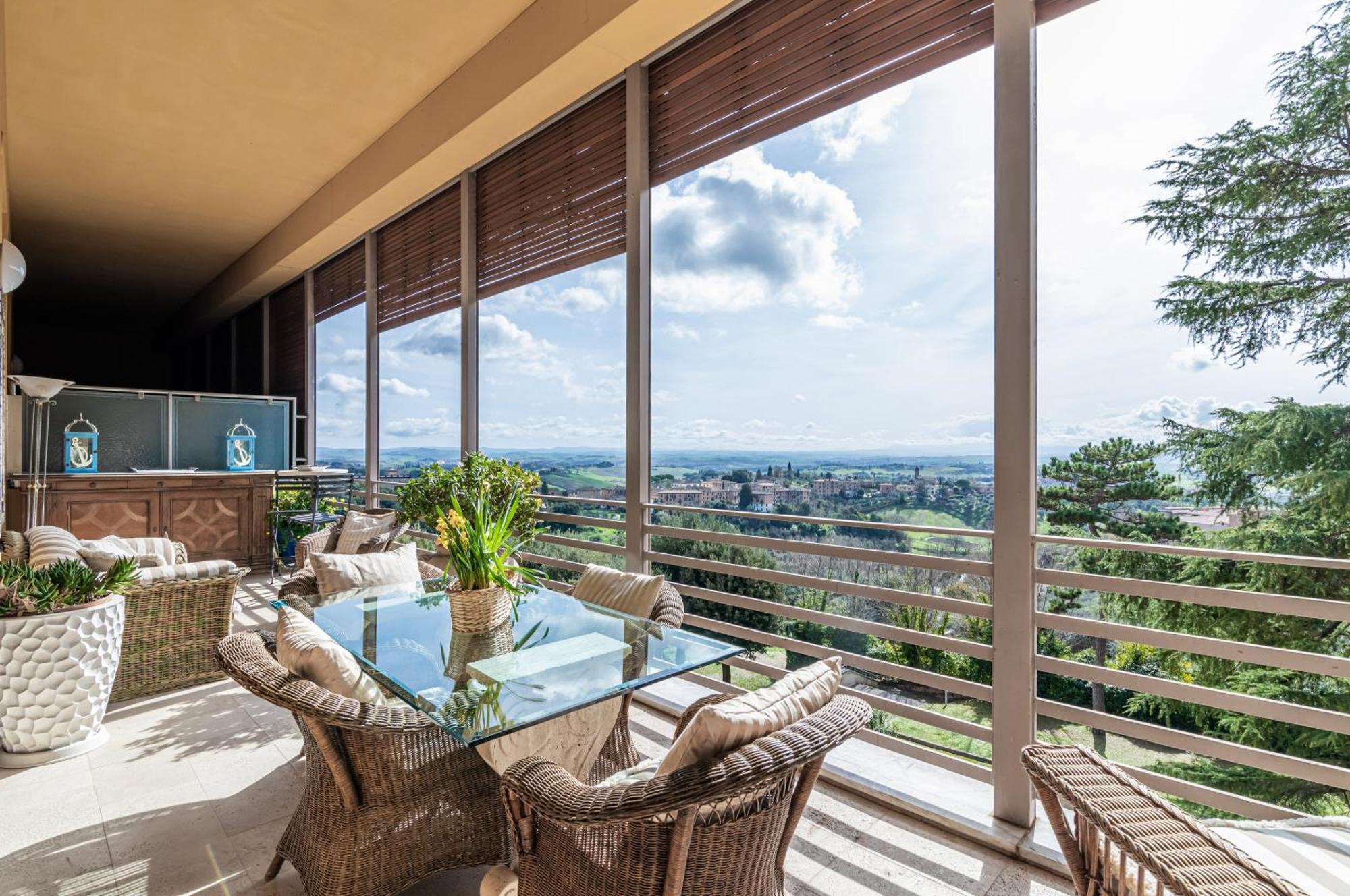 Porta Tufi Luxury Apartment With Private Parking! 锡耶纳 外观 照片