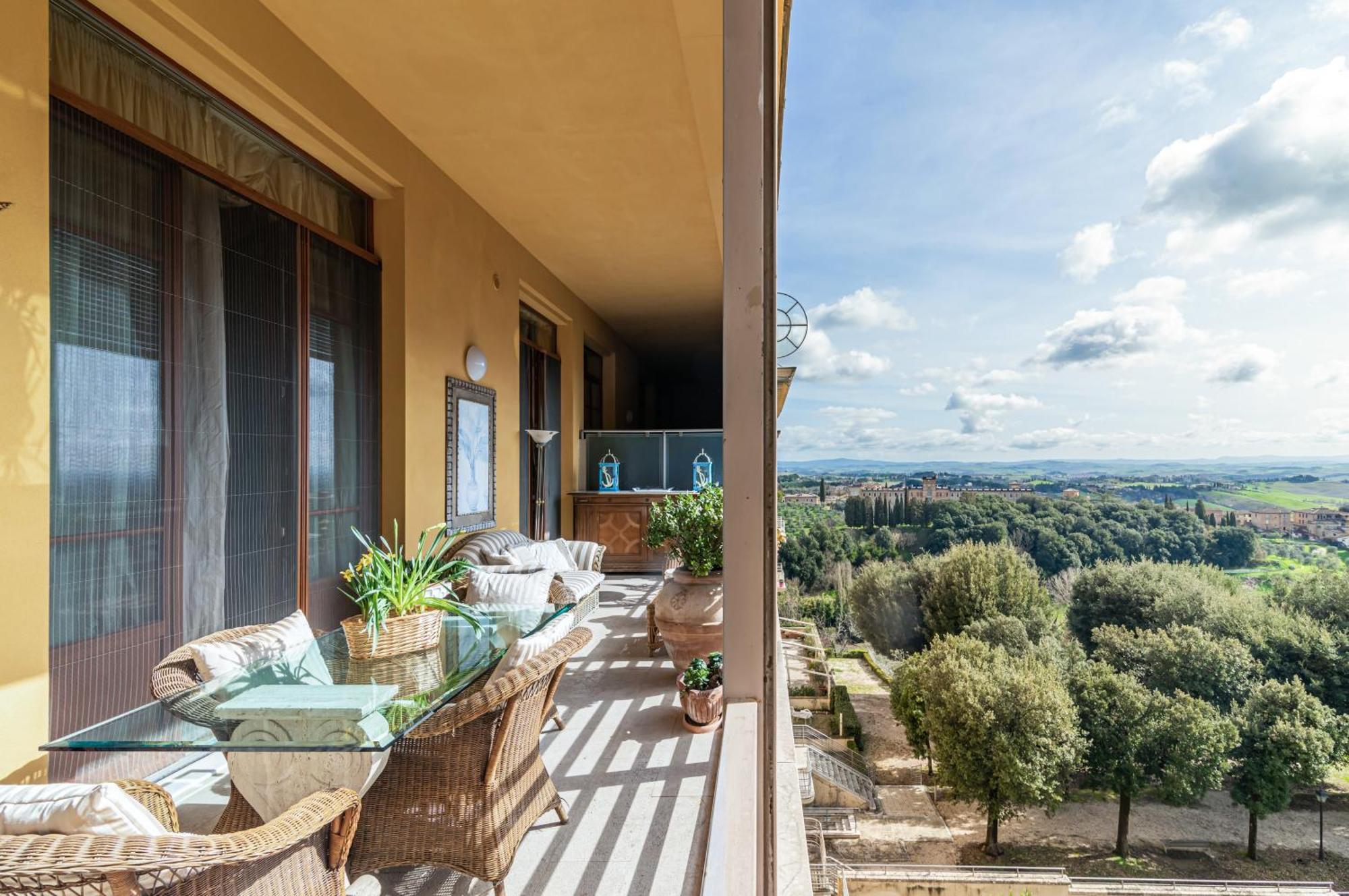 Porta Tufi Luxury Apartment With Private Parking! 锡耶纳 外观 照片