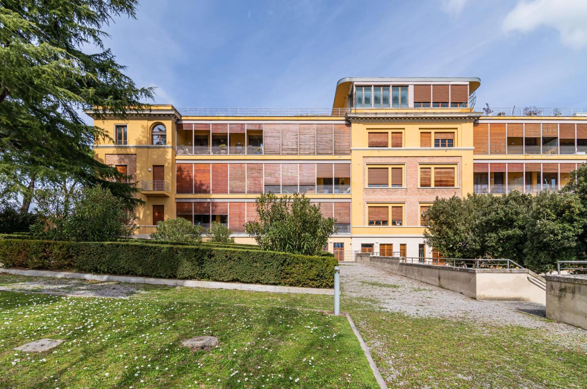 Porta Tufi Luxury Apartment With Private Parking! 锡耶纳 外观 照片