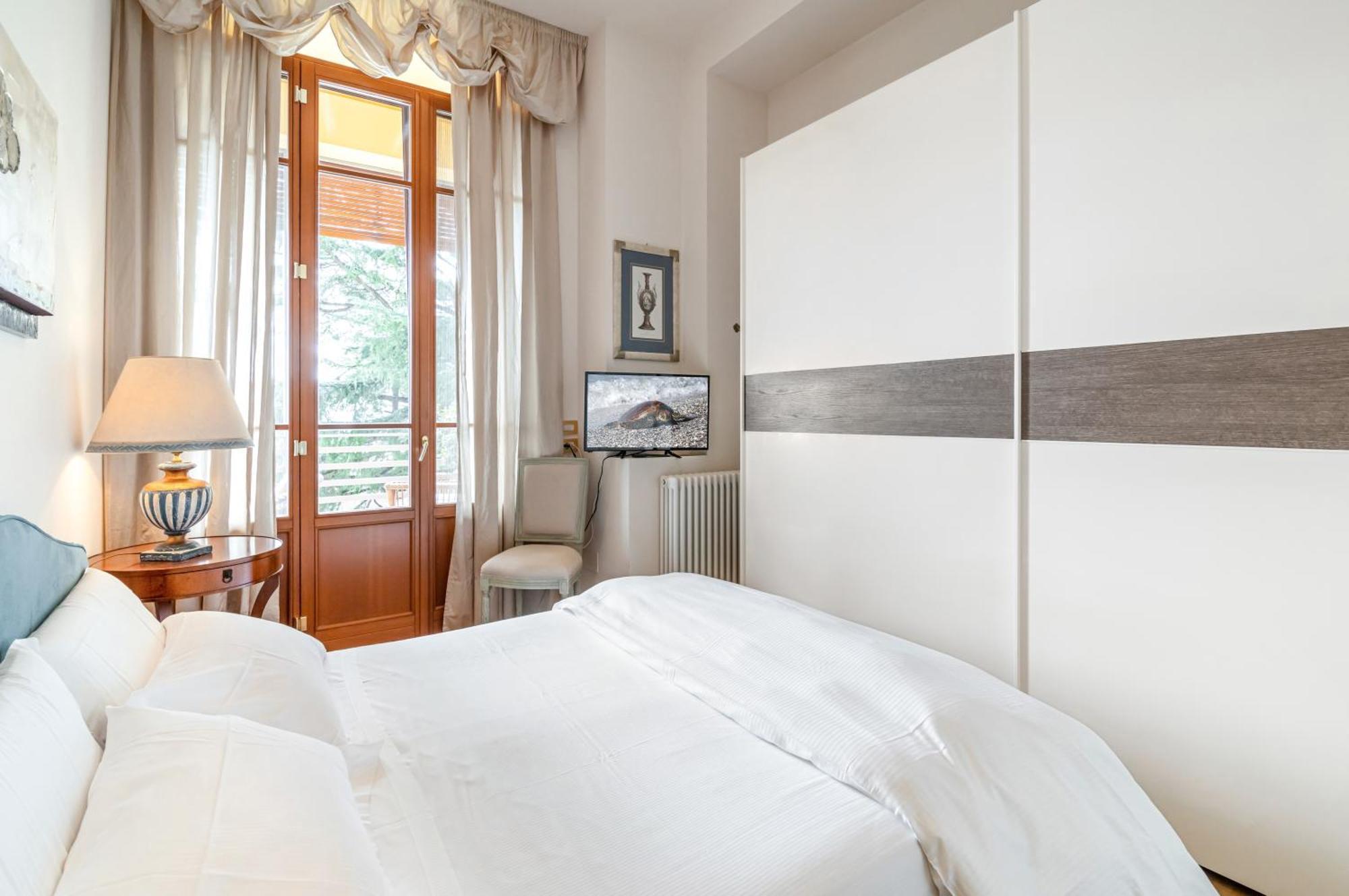 Porta Tufi Luxury Apartment With Private Parking! 锡耶纳 外观 照片
