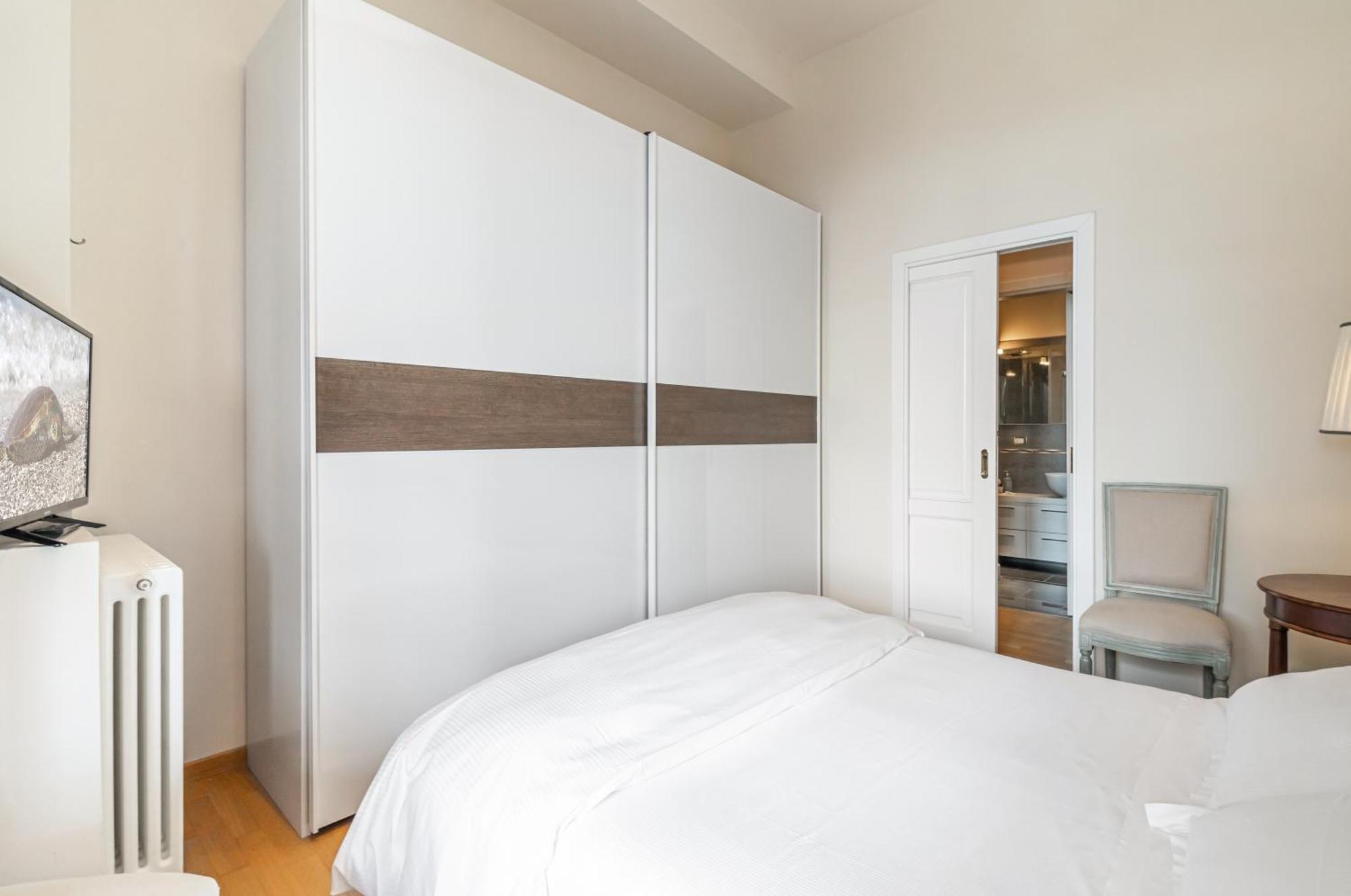 Porta Tufi Luxury Apartment With Private Parking! 锡耶纳 外观 照片
